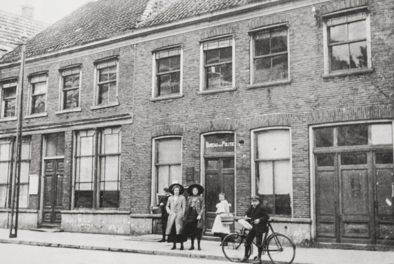 Langestraat Bureau van Politie.jpg