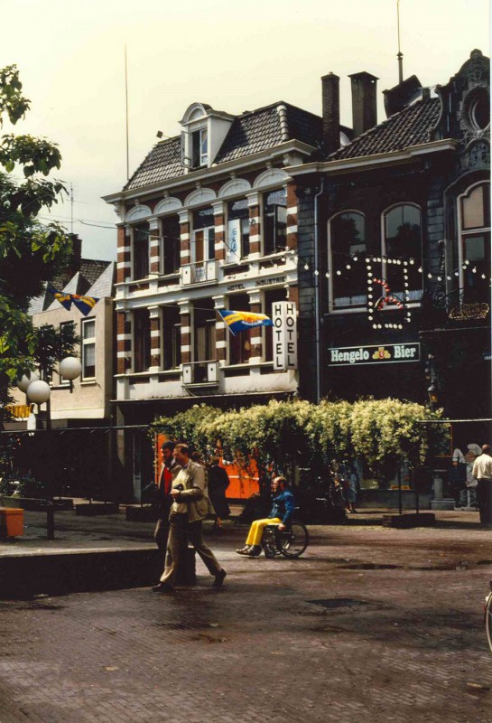 Haaksbergerstraat (nu Korte Haaksbergerstraat) 6-9-1985 Industriehotel.jpg