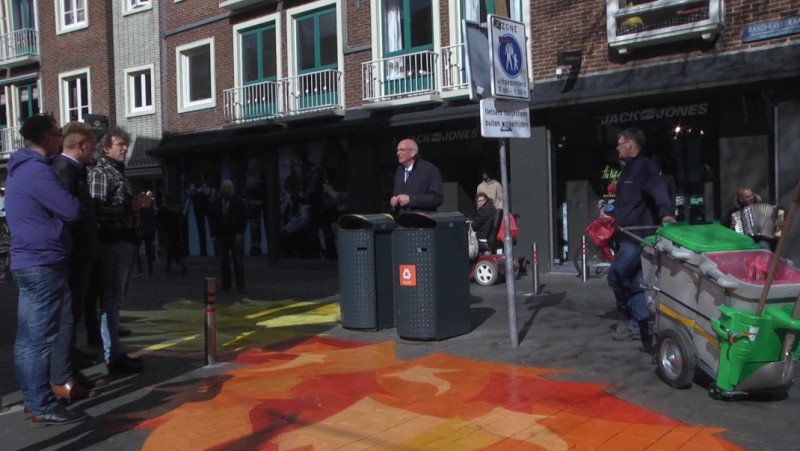 Nieuwe afvalbakken onthuld in binnenstad Enschede.jpg