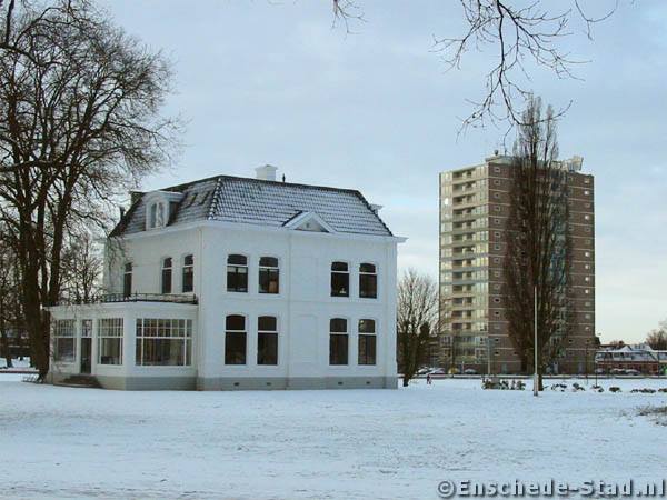 Helweg, later de Gronausestraat is in 1881 gebouwd door de heer H.G. Blijdenstein.jpg