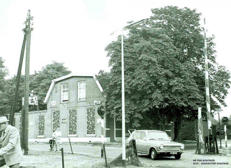 Lambertus Buddestraat Spoordijkstraat cafe Bouwhuis.jpg
