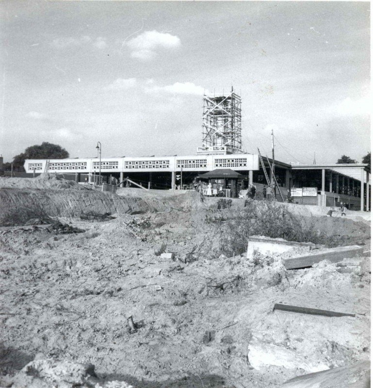 000486.jpg (240.01 KiB) 11435 keer bekeken Gezien vanaf het huidige busplein