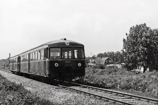 Schienenbus bij Glsanerbrug, 1970.jpg