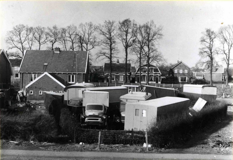 Oostburgweg 1969 Opslag woon- en kermiswagens, op achtergrond de Oosterstraat.jpg