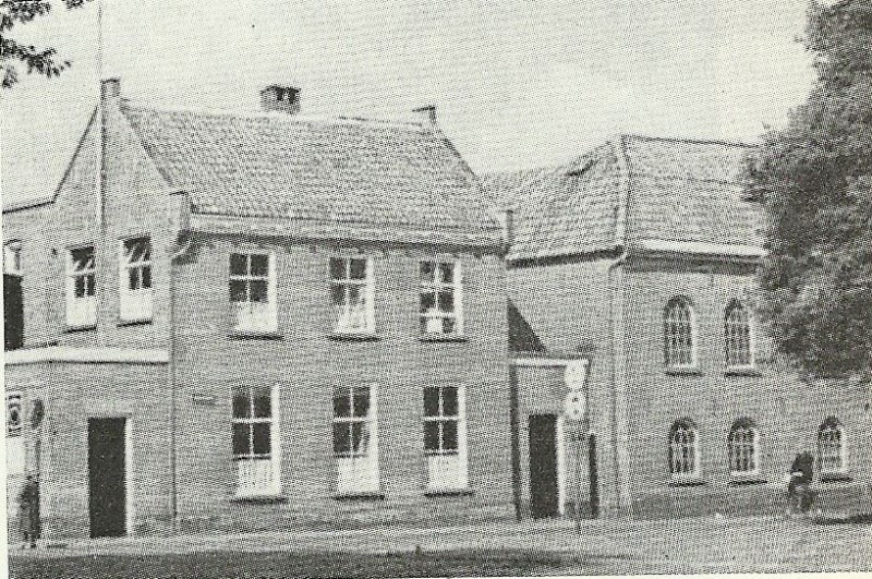 van Loenshof hoek Zuiderhagen het huis van bewaring of stadsgevangenis. Hier werden dronkenlappen, raddraaiers en vechtersbazen opgesloten..jpg