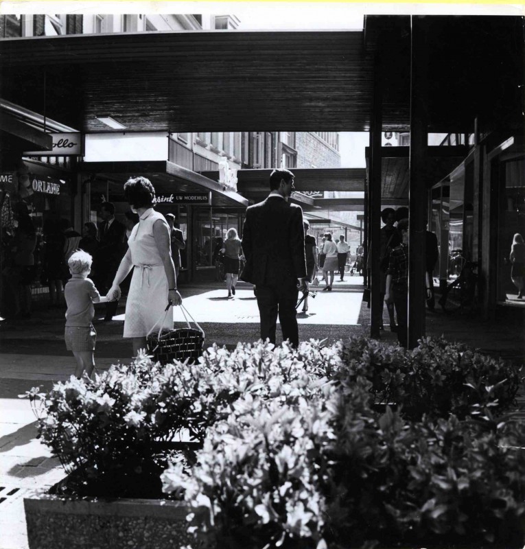 Haverstraatpassage 1968 Drukke winkelstraat, richting Langestraat.jpg