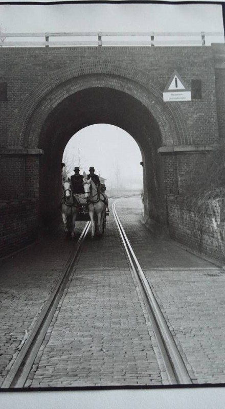 bouwhuistunnel met trouwkoets maart 1973.jpg