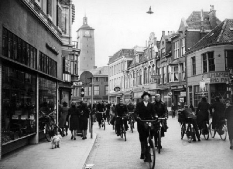 Gronausestraat richting Langestraat jaren 40.jpg