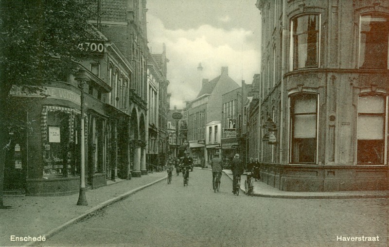Haverstraat 1920 Vanaf de Oude Markt, met rechts pand van Heek kantoor..jpg