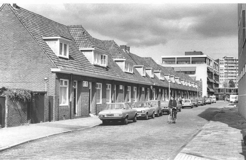 Moutstraat, later opgeslokt door Grolsch (op achtergrond) nu Roombeek.jpg