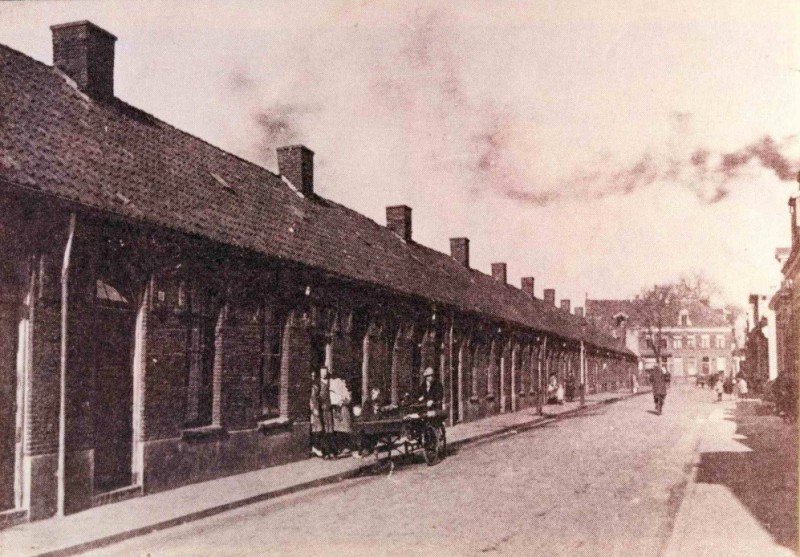 Oranjestraat. De Krim 1920 bakfiets.jpg