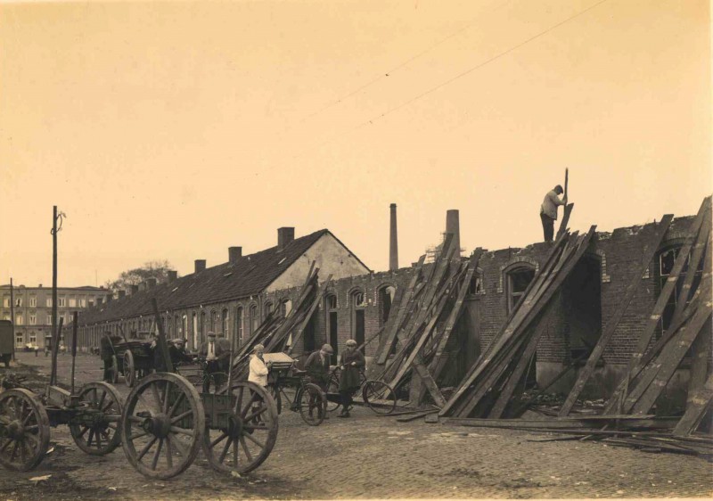 Mauritsstraat okt. 1931 De Krim. De afbraak in volle gang; op de achtergrond het volkskoffiehuis..jpg