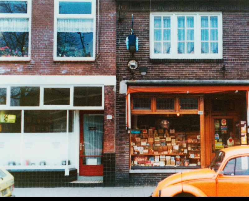 Hengelosestraat 1976 Winkel Fa.van het Reve sigarenmagazijn (2).jpg