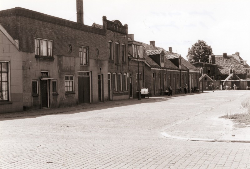 Lindelaan juli 1955 Zicht op enige oude panden in de buurt De Krim.jpg