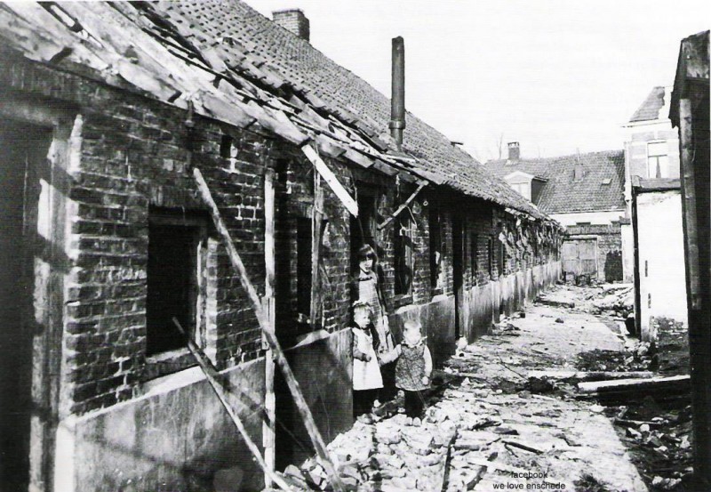 Frederik Hendrikstraat achtertuinen De Krim 1930 achterin huizen Diezerstraat.jpg