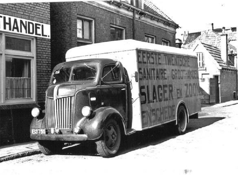 Mooienhofstraat 1950 Firma J. Slager sanitair vrachtauto(2).jpg