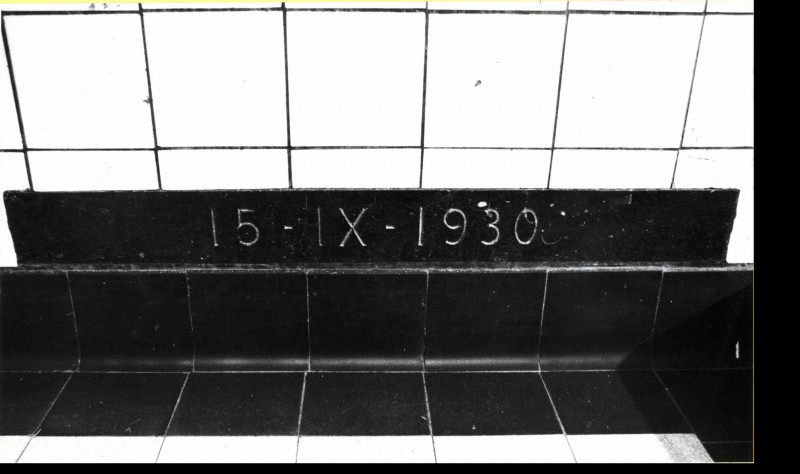 Langestraat 15-9-1930 Steen gelegd in de kelder t.g.v. de bouw van het stadhuis in 1930.jpg