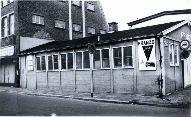 Pijpenstraat 1975 Hoek Pijpenstraat met opslagruimte slijterij Franzo.jpg