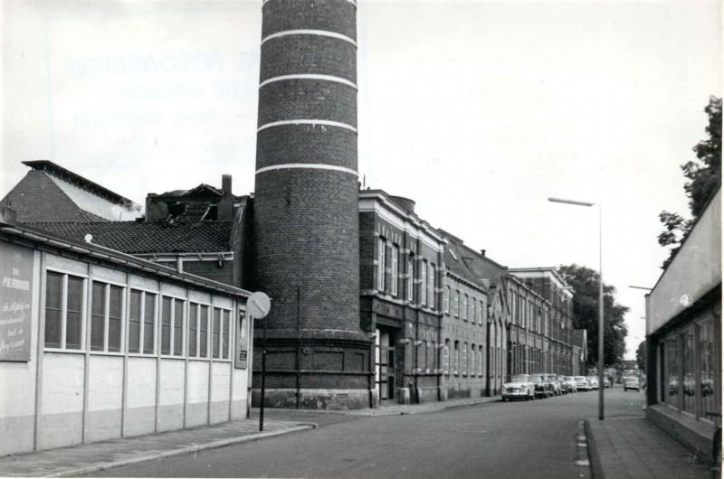 Beltstraat, T.h.v. Pijpenstraat zuidelijke richting,  1961, Jannink, Gerhard & Zn magazijn van Franzo, volkswagen bestelbus (1).jpg