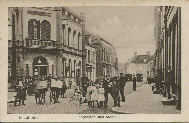 Langestraat oude stadhuis bakfietsen.jpg