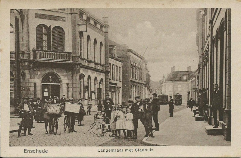 Langestraat oude stadhuis bakfietsen.jpg