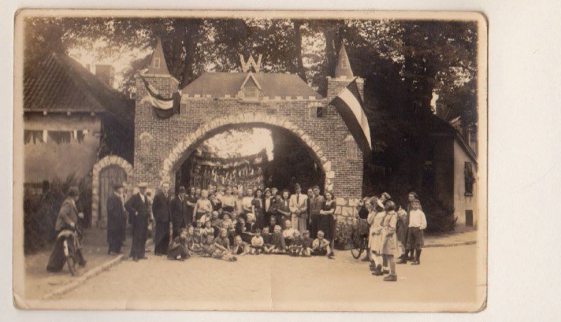 Het Overschot Bevrijdingsfestiviteiten in Het Overschot op koninginnedag (Wilhelmina) 1945 (2).jpg