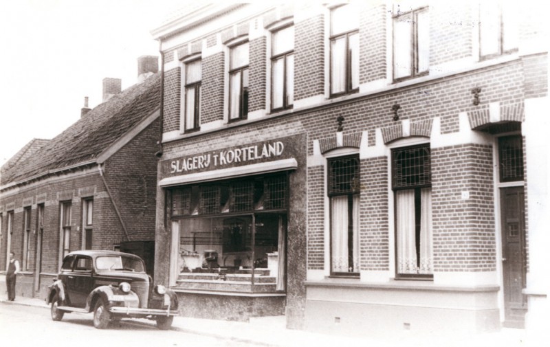 Veenstraat 91-93 Slagerij 't Korteland 1939.jpg