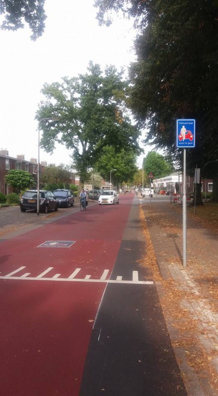 Wethouder Elhorststaat fietsstraat.jpg