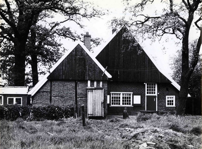 Otto van Taverenstraat 92 6-5-1975 Boerderij De Martenboer monument.jpg