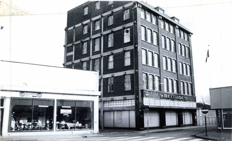 Beltstraat 1975 Kruising Haaksbergerstraat-Nijverheidstraat t Belthoes.jpg