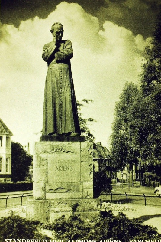 Ariensplein standbeeld Alphons Ariens.JPG