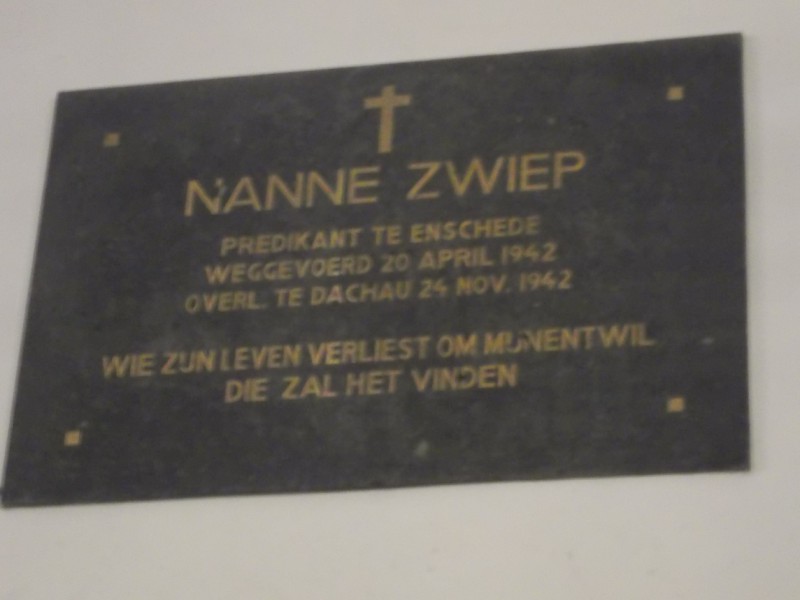 Oude Markt Grote Kerk plaquette Nanne Zwiep.JPG
