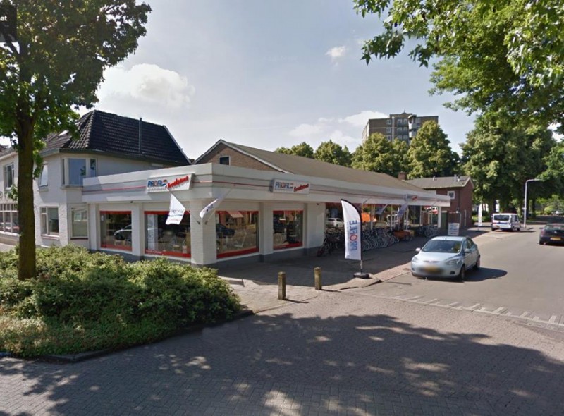 Wethouder Gerbertstraat 4 Broeksema fietsenzaak, vroeger Piet van Dijk motorzaak.jpg