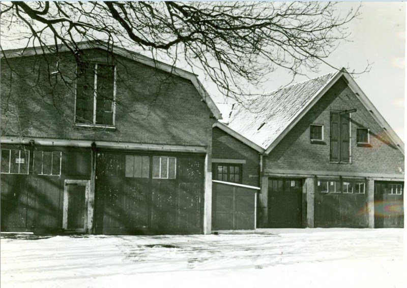 Wethouder Nijhuisstraat 1955  Reinigingsdienst Centrale werkplaats en garage, vroeger paardenstallen.jpg