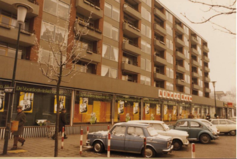 Boulevard hoek Oldenzaalsestraat Albert Heijn 1977.jpg