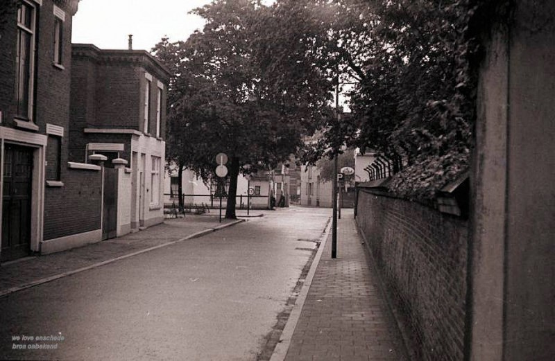 Kloosterstraat kloostermuur.jpg