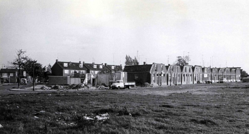 Eeftinksweg (tot 1899 Buursinkweg) Vanaf zuidelijk grasveldje gezien, woningen in de Gaskrim met links de Lippinkhofsweg.jpg