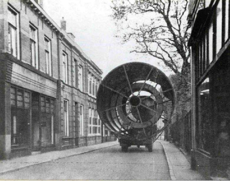 Noorderhagen rechts vooraan Lasonder Verf en Glas. De bomen zijn er nog steeds op de plek waar het muziekcentrum werd gebouwd..jpg