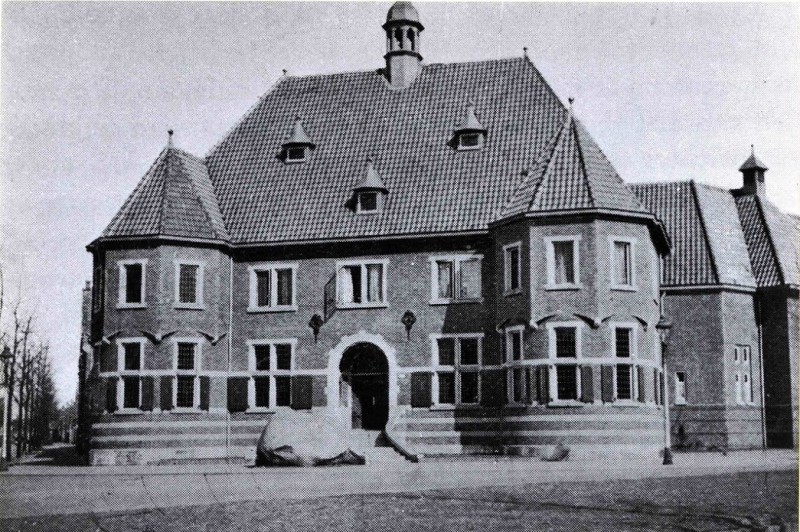 Lasondersingel 1930 Hoek Blijdensteinlaan, zicht op Rijksmuseum Twente met Dikke Steen.jpg