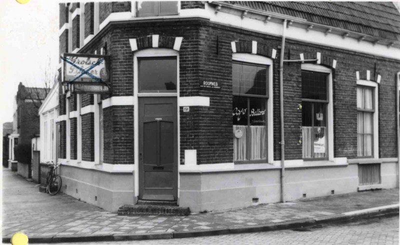 Roomweg 191 hoek Voortsweg, café-billard Zwartbroek 1961.jpg