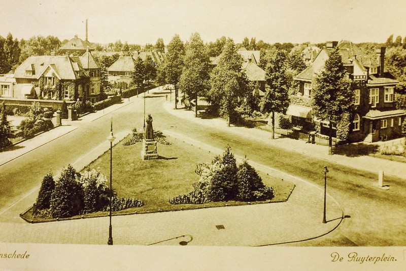 De Ruyterplein  Bij besluit van 7 augustus 1979 gewijzigd in Ariënsplein..JPG