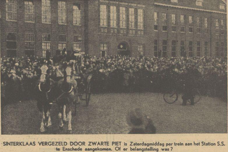 De Ruyterplein intocht Sinterklaas krantenfoto 27-11-1933.jpg