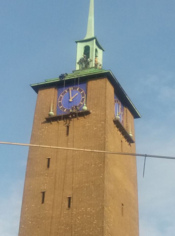 Langestraat stadhuistoren met de schoorsteenpieten 12-11-2016.jpg