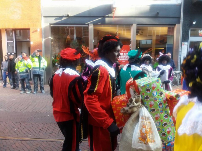 Korte Hengelosestraat intocht Sinterklaas 2016. (3).jpg