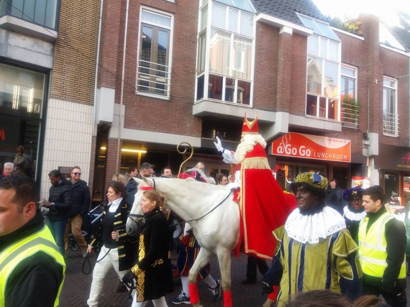 Korte Hengelosestraat intocht Sinterklaas 2016. (2).jpg