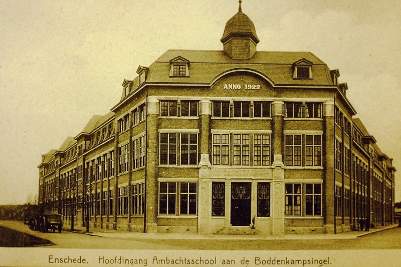 Boddenkampsingel Ambachtsschool Hoofdingang.JPG