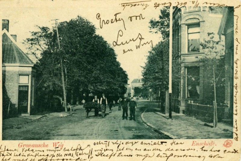 Gronauseweg ca 1900 nu Espoortstraat. handkar.jpg