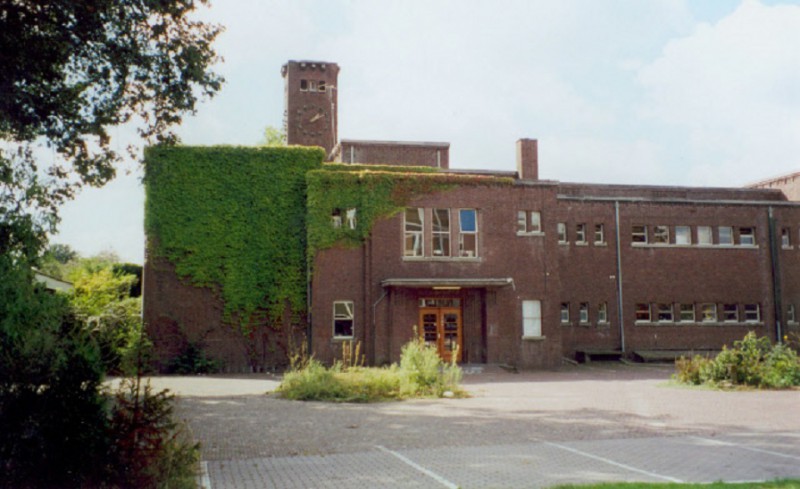 Borneostraat Voormalige Hogere Burgerschool (H.B.S.) later Handelsschool op de hoek van Borneostraat en Celebesstraat.jpg