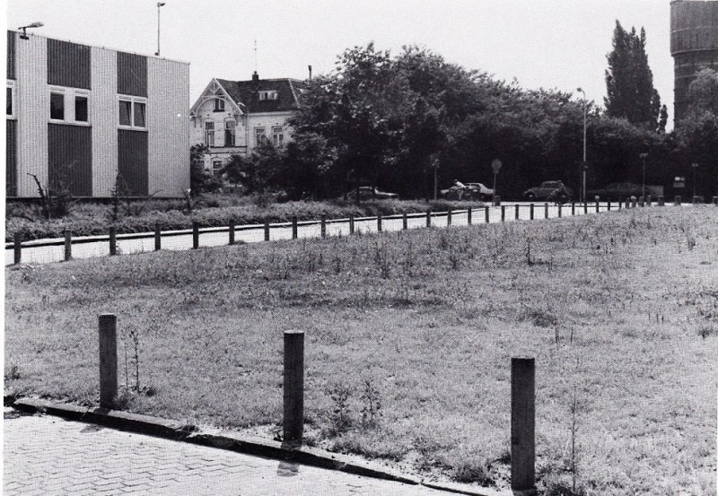 Hoge Bothofstraat 1986  plek na de sloop van RK Ulo die in 1954 plaats vond.jpg