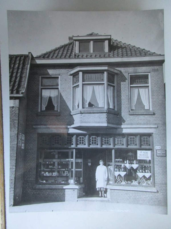 Veenstraat 154 J. Bosman Fruit Comestibles Koek Banketzaak 1932.jpg